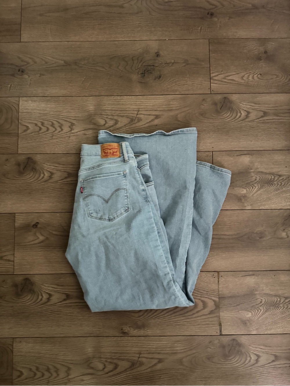 Levi's Women's Pale Blue Shaping Wide Leg Jeans Pant Size 29 Inseam 32” GUC